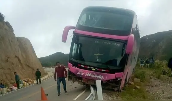 Policía se debate entre la vida y la muerte en UCI tras impactar su moto contra bus interprovincial en Cajamarca