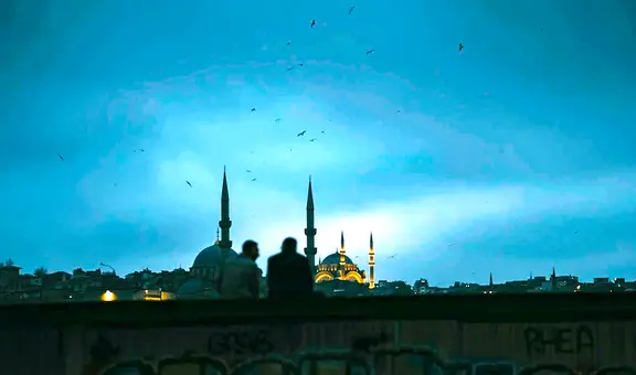 ¿Por qué aparecieron destellos de luz en el cielo antes del terremoto en Turquía?