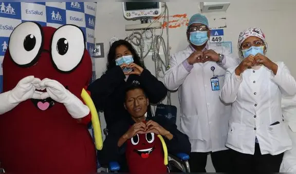 "Llevo una parte de ella en mí": madre dona su riñón y salva la vida de su hijo