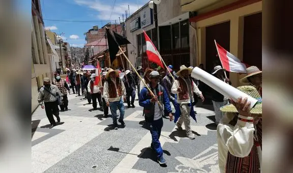Protestas en el sur: despiden a joven fallecido y reportan desaparición de policía tras enfrentamientos en Apurímac