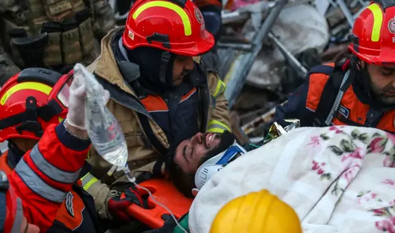 “¡Dios es grande!”: sacan vivos a 5 miembros de una familia tras 129 horas atrapados bajos los escombros