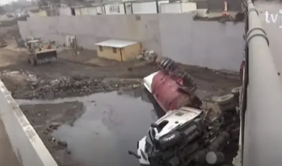 Tráiler cayó en puente Huaycoloro: video muestra cómo sucedió el accidente
