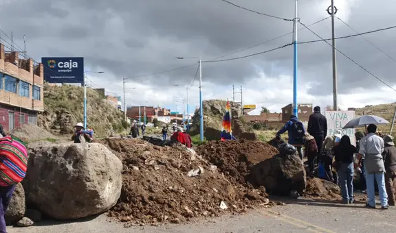 Ciudadanos de Puno radicalizan bloqueos tras la detención de 2 manifestantes