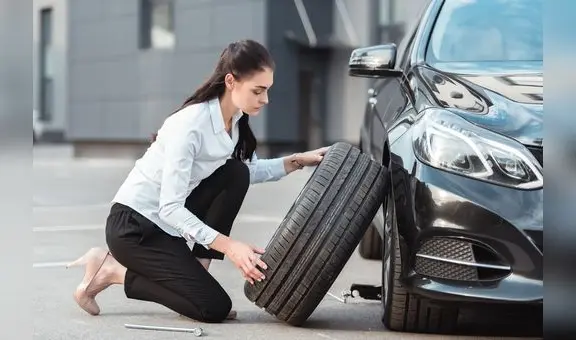 ¿Cómo cambiar las llantas de un carro en 5 minutos?