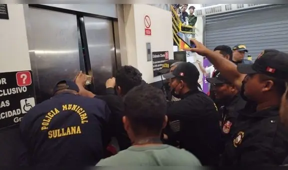 Rescatan a 6 menores tras estar casi 1 hora encerrados en ascensor de Plaza Vea en Piura