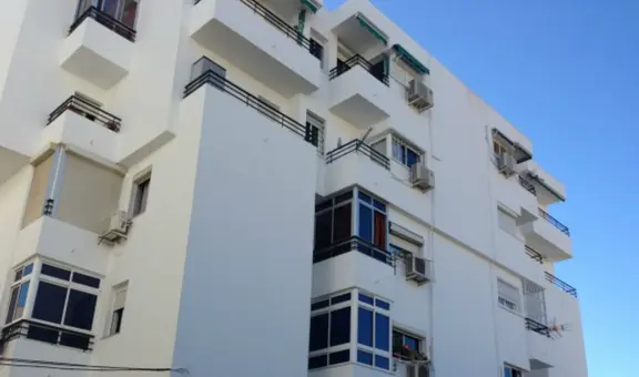 Hombre se lanzó de balcón para supuestamente huir de su pareja, quien también saltó al vacío