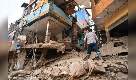 Arequipa: congresista Martínez entregó víveres a no damnificados