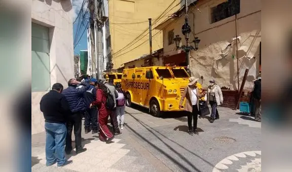 Vehículos de caudales llegaron con dinero a Puno, pero Banco de la Nación no atendió