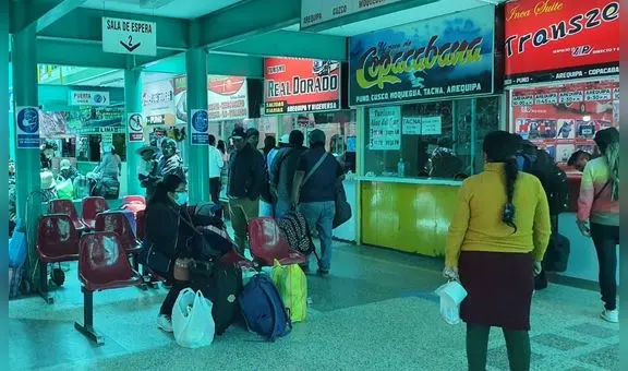 Ciudadanos aprovechan tregua de fin de semana para viajar desde y hacia Puno