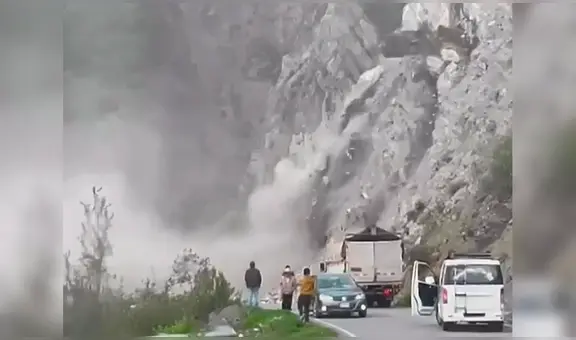 Gigantes rocas se desprenden de cerro en Ayacucho y casi ocasionan tragedia
