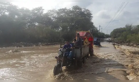 Más de 100.000 pobladores del Alto Piura quedan aislados tras crecida del río Yapatera