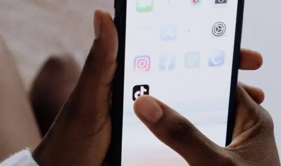 Comisión Europea prohíbe instalar TikTok a sus trabajadores: indicaron que es por “seguridad”