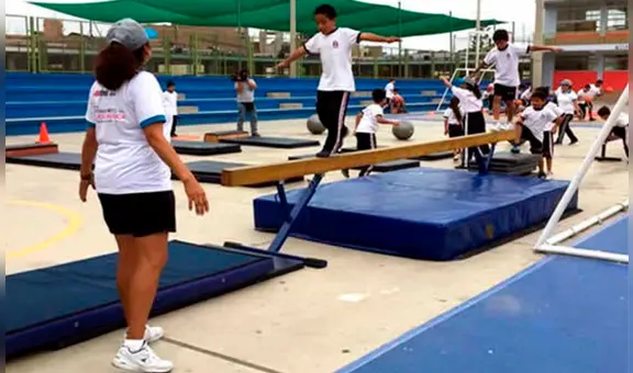 Indecopi: ¿los colegios pueden exigir el uso de zapatillas blancas a los escolares?