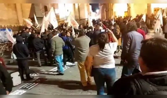 Ciudadanos denuncian agresión de apristas que marchaban por el centro de Arequipa