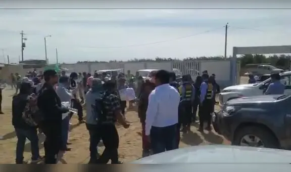 Con insultos y a pedradas despiden a congresista Esmeralda Limachi en Tacna