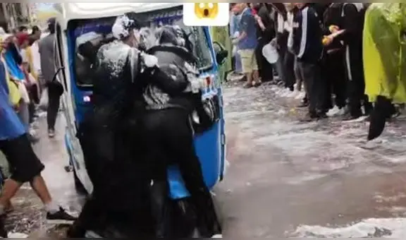 "Esto ya no es un juego": joven pareja es embestida por mototaxi luego de que rompieran su parabrisas