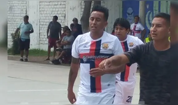 Christian Cueva es captado jugando fulbito en pollada prosalud en Trujillo