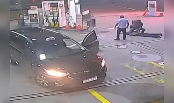 Taxista choca su auto contra patrullero de la Policía para escapar de un intento de secuestro