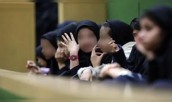 Cientos de niñas son envenenadas en Irán para obligar a escuelas femeninas a cerrar