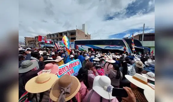 Despiden a ciudadanos aimaras que parten rumbo a Lima para continuar protestas