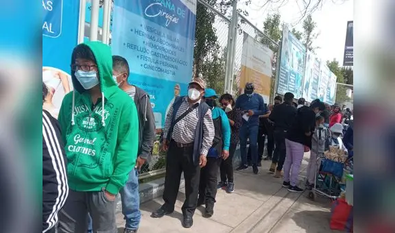 En vez de gastar en bombas, deberían invertir en salud: ciudadanos forman colas en hospital