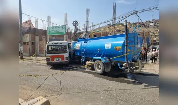 Chofer de combi y su menor hijo fallecen en Manchay tras chocar con cisterna y poste de luz