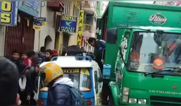"Ahí están los angelitos": saquean camión de cervezas en Puno