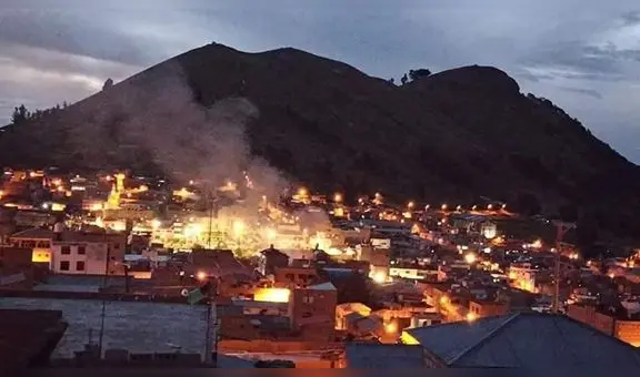 Sede del Poder Judicial terminó incendiado en la ciudad aimara de Juli en Puno