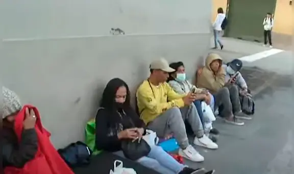 Ciudadanos se amanecieron y formaron largas colas para acceder a bono de Techo Propio