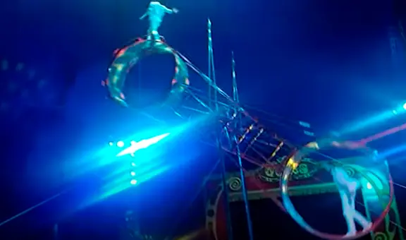 Trapecista pierde el equilibrio y cae desde 7 metros de altura a mitad del espectáculo