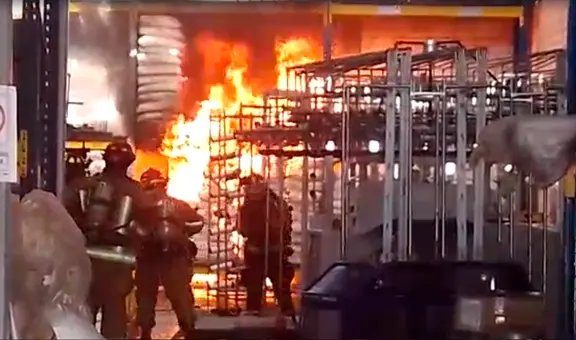 La Victoria: estas son las imágenes del interior del almacén donde se inició el incendio