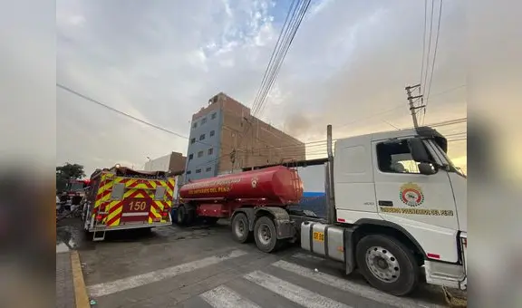 Incendio en La Victoria: bomberos controlaron incendio, elementos químicos afectarían a tres distritos