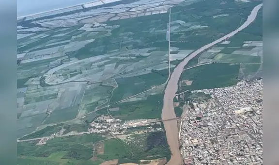 Derrumbe en los cerros restringe el tránsito de la Panamericana Norte en Tumbes