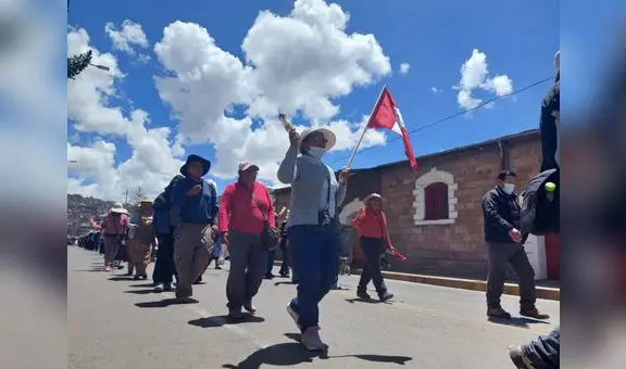Paro contundente en Puno tras muerte por ahogamiento de 6 soldados en el río Ilave