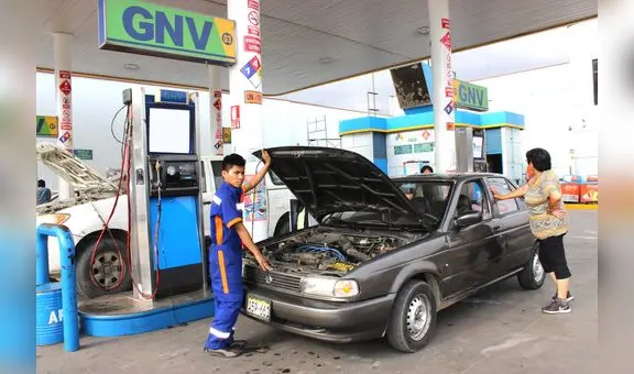 ¿Qué peligro corro si es que no bajo de mi vehículo al llenar GNV?