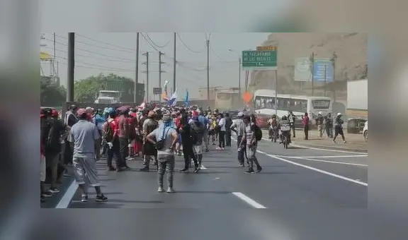 Manifestantes de Puno llegan a Lima y se desplazan por la Panamericana Norte