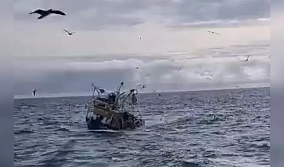 Piura: un fallecido y 4 embarcaciones volcadas dejan fuertes oleajes en Paita