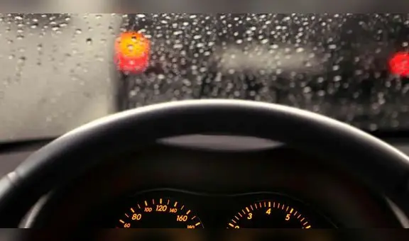 ¡Cuidado, conductor! 5 consejos para manejar adecuadamente bajo la lluvia