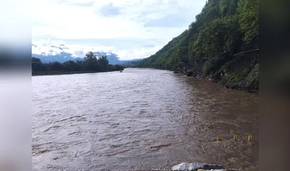 "El señor se está ahogando": hombre queda atrapado en el caudal del río Bigote de Piura