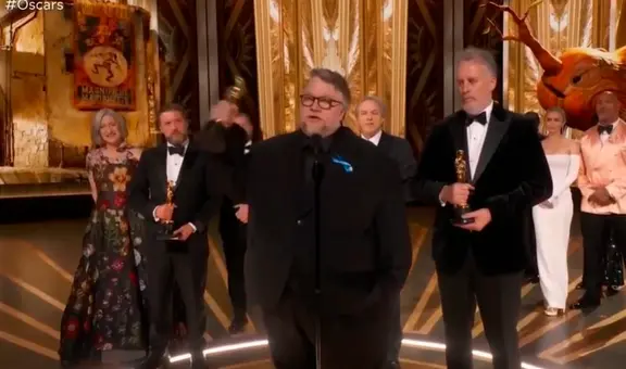 Guillermo del Toro, director de “Pinocho”, se quiebra al recordar a sus fallecidos padres en los Oscar 2023