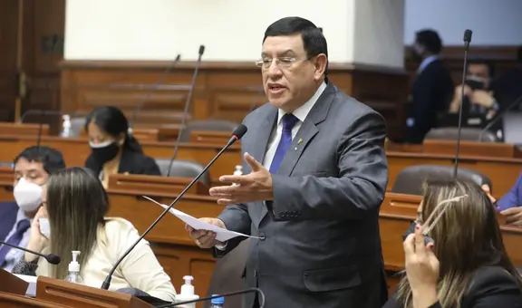 Congresista Soto justifica ingresos que percibe del Estado aludiendo que es "doctor en Derecho"