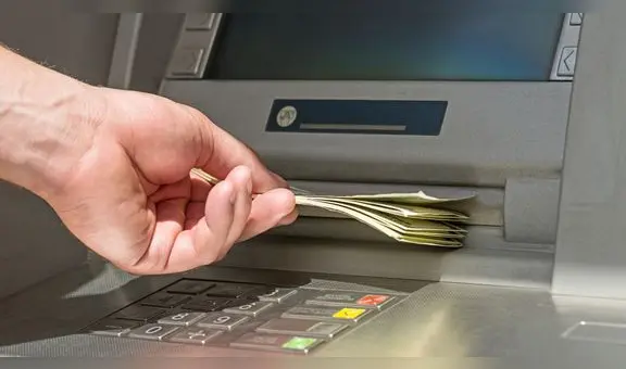 Buscan eliminar la comisión por retiro de dinero de ventanillas y cajeros automáticos