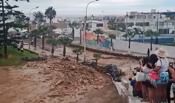 Huaico en Punta Hermosa sobrepasa barricadas de sacos de arena y afecta a vecinos