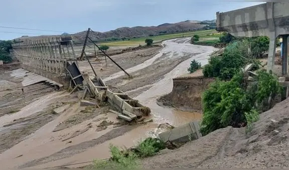 Puente construido hace más de 100 años se derrumba producto de las intensas lluvias en Áncash