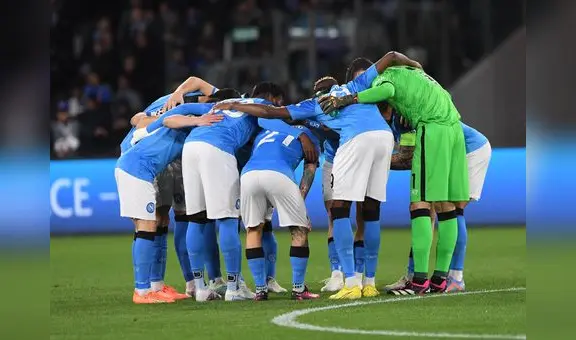 Napoli goleó 3-0 al Frankfurt y clasificó por primera vez en su historia a cuartos de final de la Champions