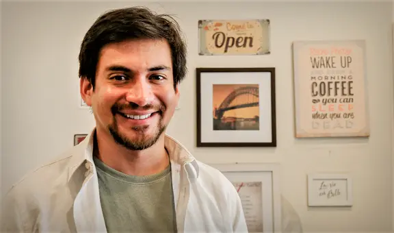 Emanuel Soriano: ¿quién es fuera de sus personajes y cómo ejerció su profesión de comunicador?