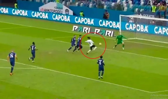 Yordy Reyna aguantó a 2 defensas y definió de gran forma para anotar su primer gol en Rusia