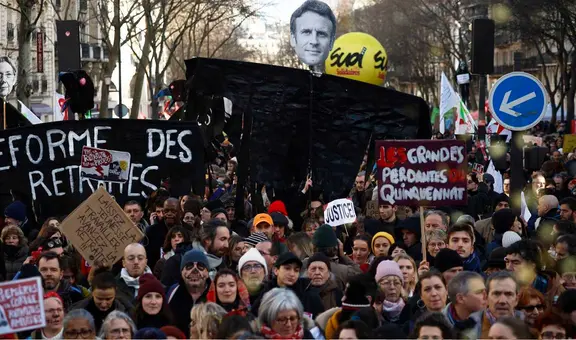 Gobierno de Macron sobrevive a 2 mociones de censura por su impopular reforma de pensiones