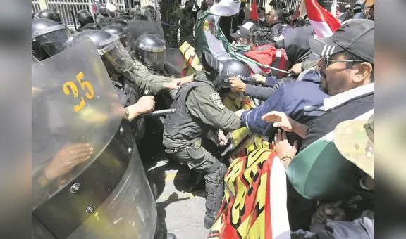 Bolivia: miles de maestros paralizan el país al ritmo de Shakira