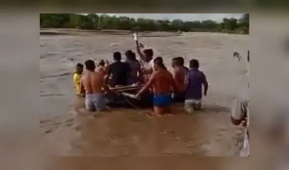 Gestante fue trasladada en cámara de llanta para pasar río y llegar a hospital en Piura
